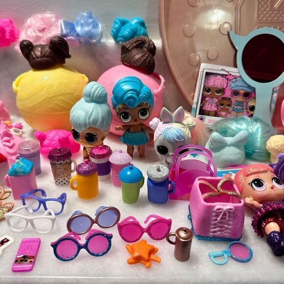 Kids Girls Toy Gold Glitter LOL Surprise Round Case with Dolls & RARE Accessorie - Picture 3 of 10